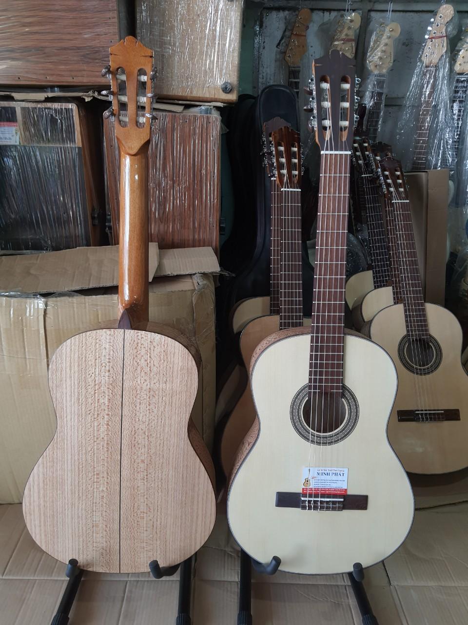 mua-dan-guitar-classic-go-soi-phap-nguyen-tam