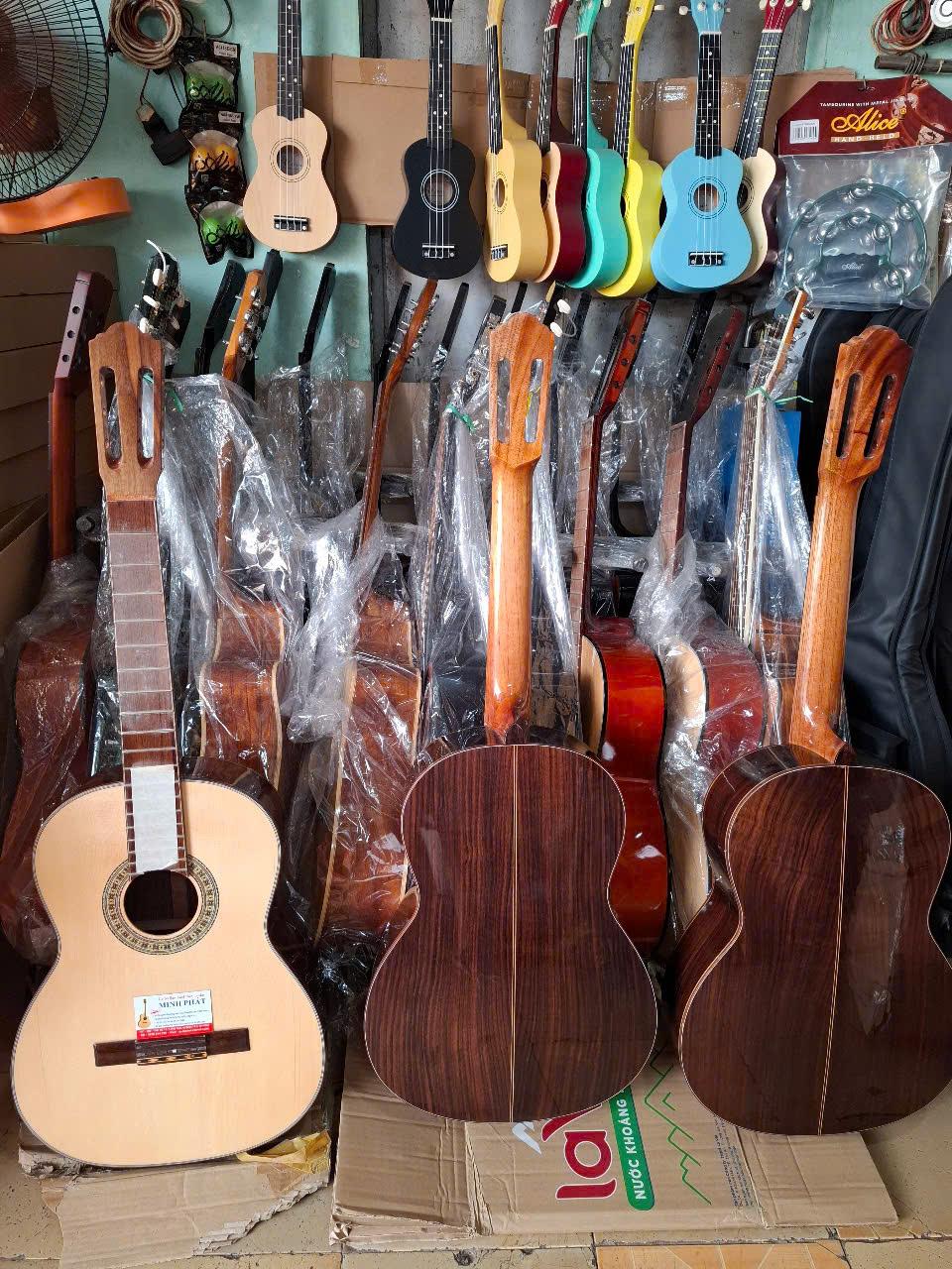 xuong-dan-guitar-classic-go-cam-an (2)